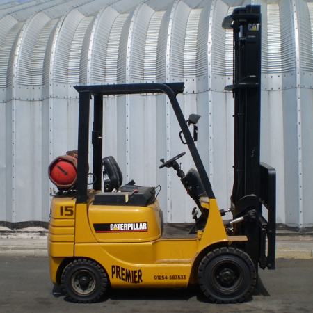 CATERPILLAR GP15 L.P.GAS Fork Lift