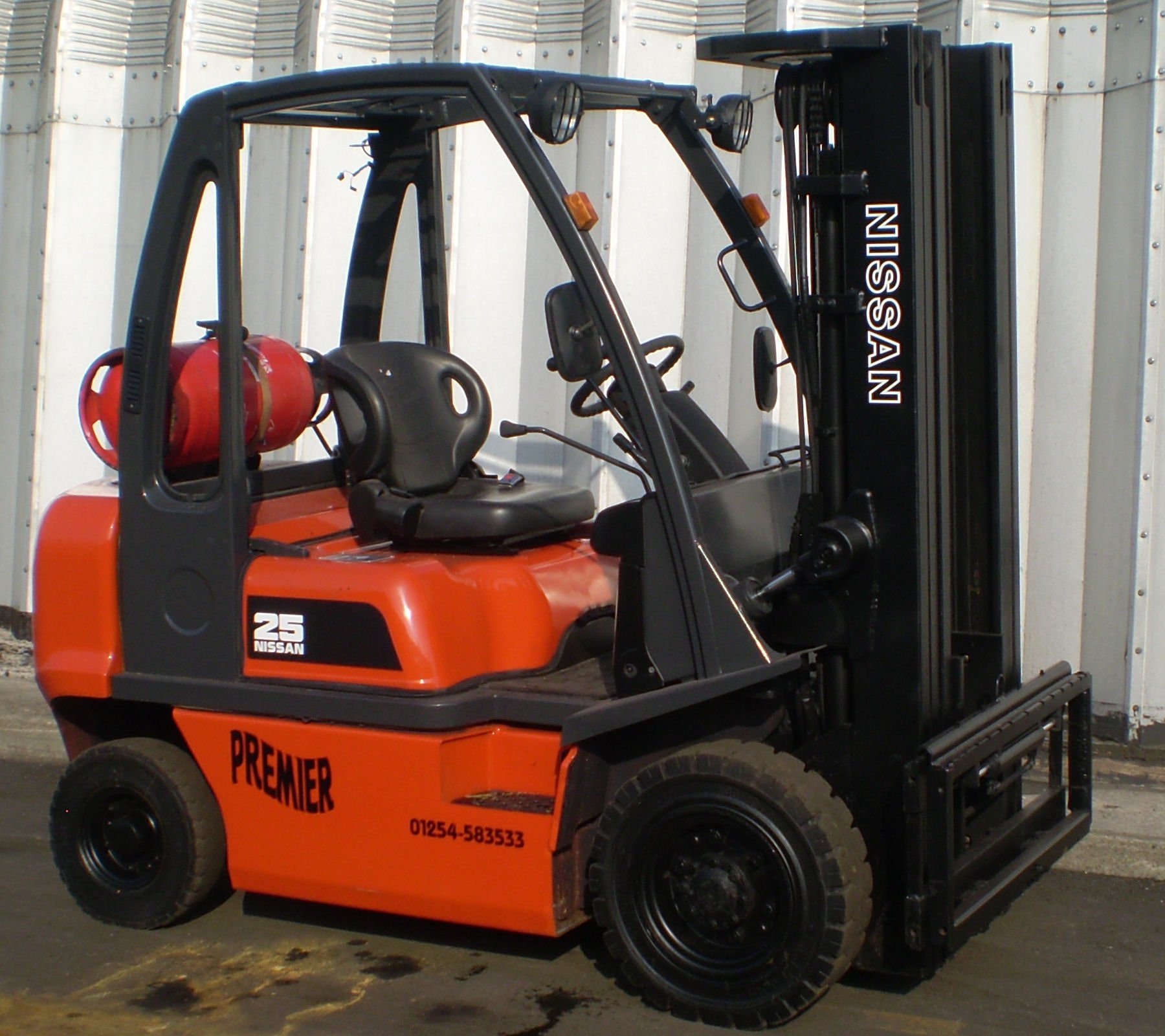 NISSAN UD02A25PQ L.P.GAS Fork Lift Premier Fork Lifts