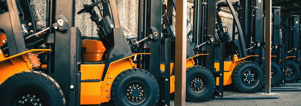 Background,Of,A,Lot,Of,Forklifts,,Reliable,Heavy,Loader,,Truck.